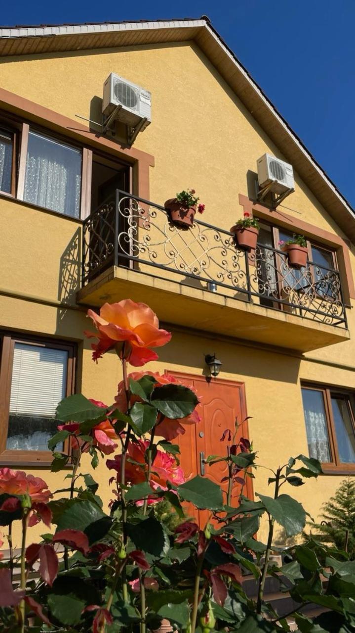 Квітковий Двір Golubinoye Luaran gambar
