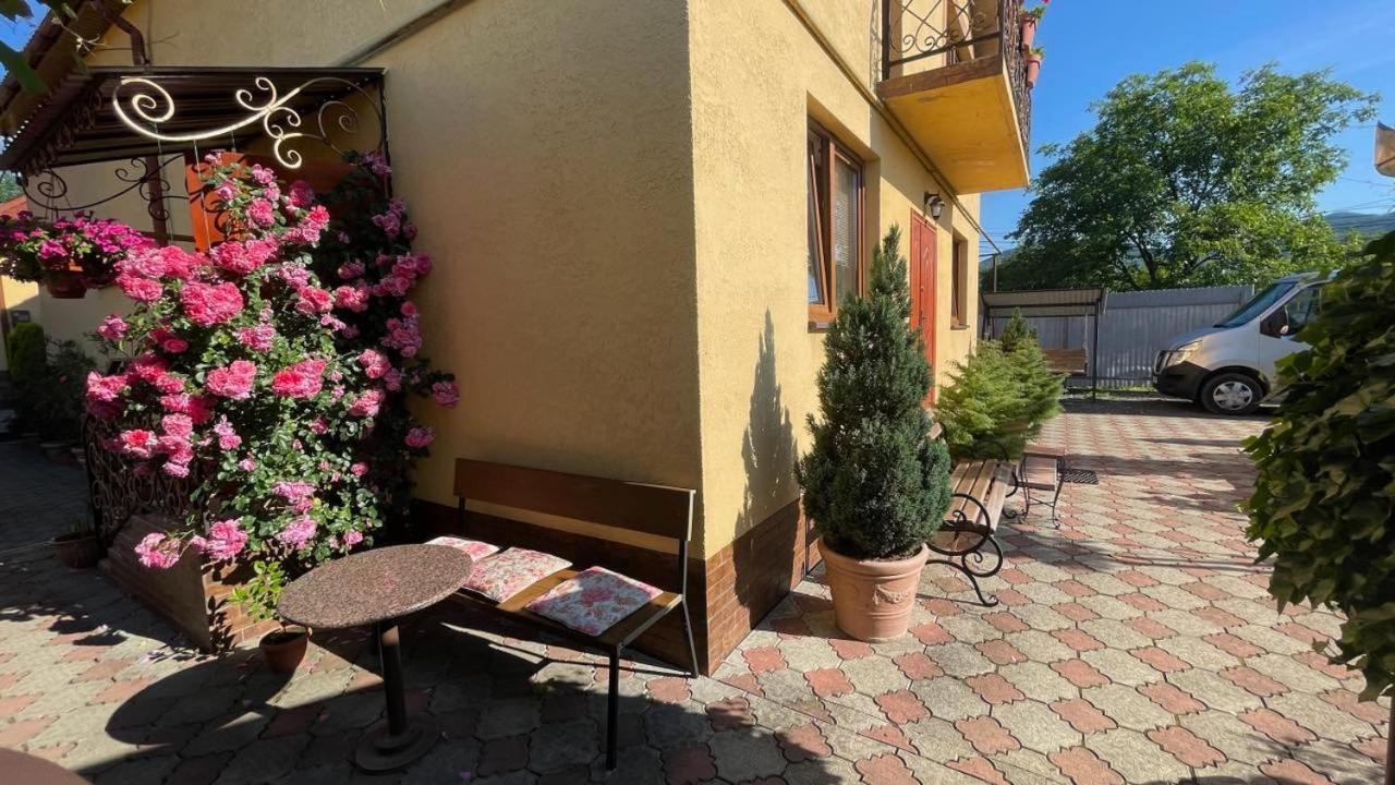 Квітковий Двір Golubinoye Luaran gambar