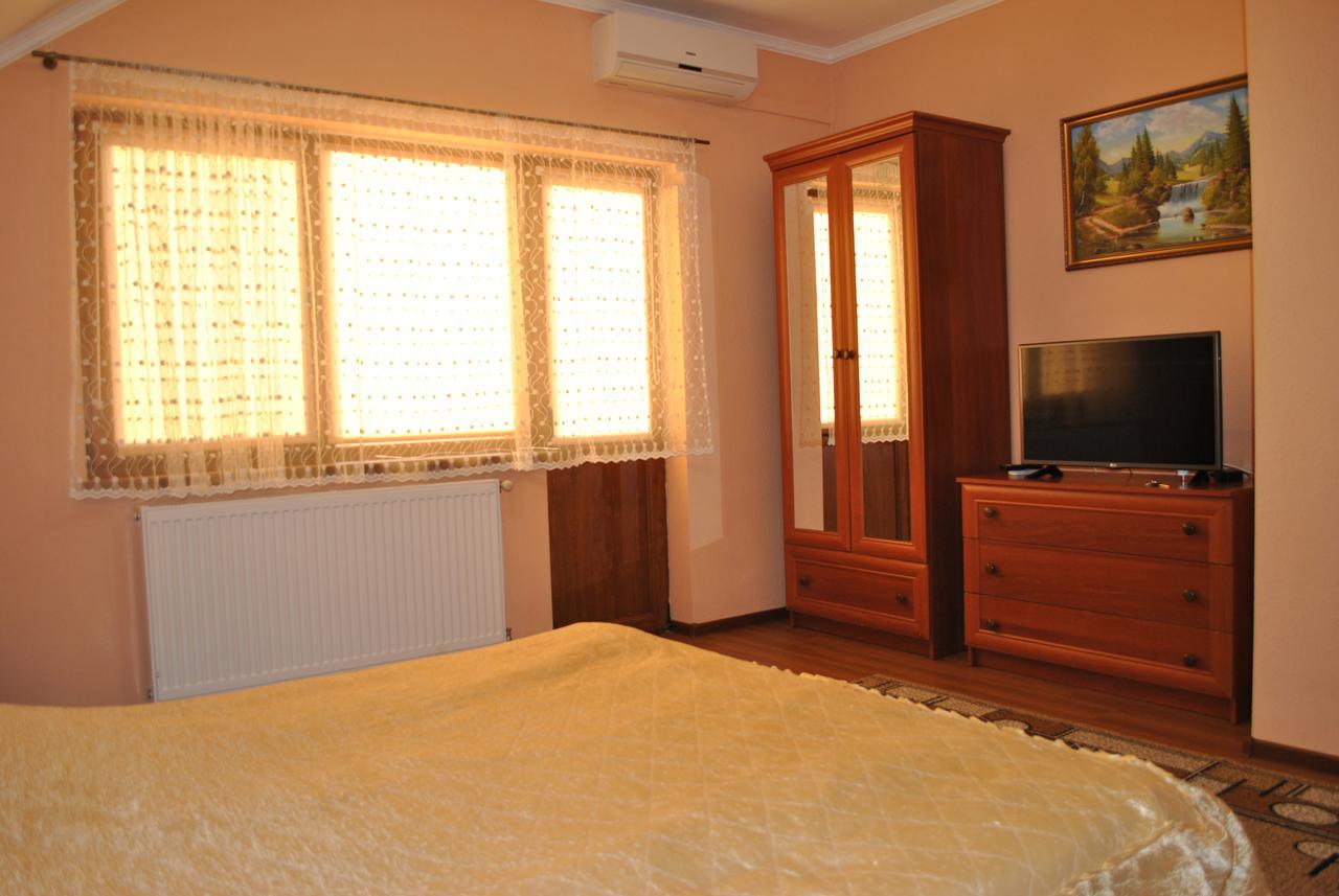 Квітковий Двір Golubinoye Luaran gambar